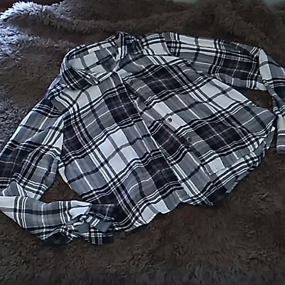 Black and white crop Flannel